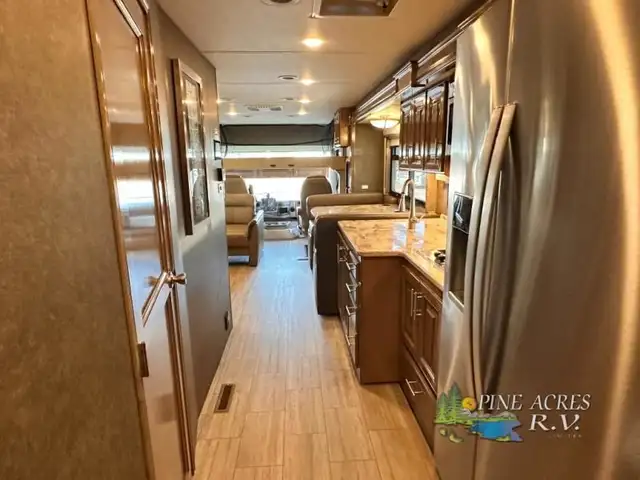 2020 Thor Motor Coach Challenger 37YT Washer & Dryer 12 k Miles in RVs & Motorhomes in Moncton - Image 41