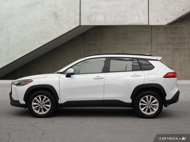 2022 Toyota Corolla Cross LE | AWD | NO ACCIDENTS | in Cars & Trucks in Hamilton - Image 2