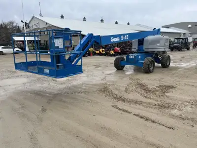 2009 Genie S-45 straight boom with jib. This boom lift has a platform height of 45 feet giving 51 fe...