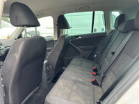 Automatique. Engine: Moteur à 4 cylindres 2.0l L/100Km City: 11.6 L/100Km Hwy: 9.3 Safety Equipment... (image 6)