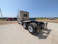 LOW KMS LOW HRS 2006 Peterbilt 379 Pre Emission Heavy Spec KMS: 388,750 ECM Laptop Verified HRS: 11,... (image 8)