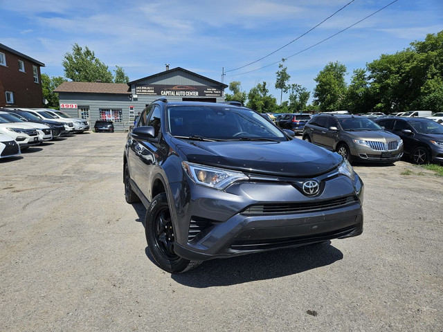2018 Toyota RAV4 LE in Cars & Trucks in Ottawa