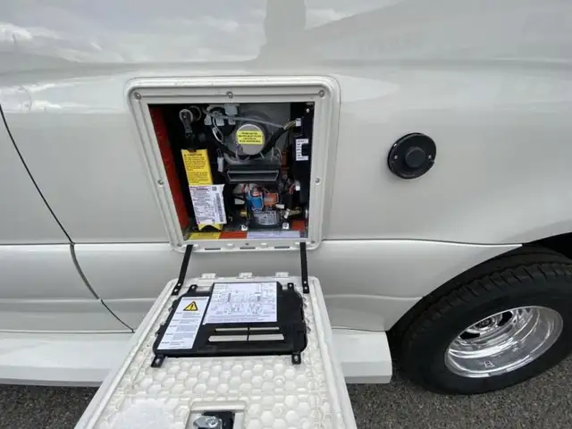 2025 Pleasure-Way Plateau FL in RVs & Motorhomes in Kelowna - Image 25