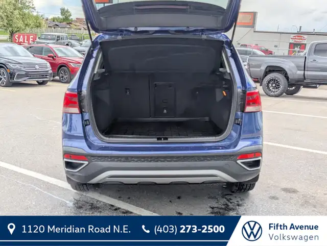 2023 Volkswagen Taos Highline 4MOTION for sale dans Autos et camions dans Calgary - Image 7