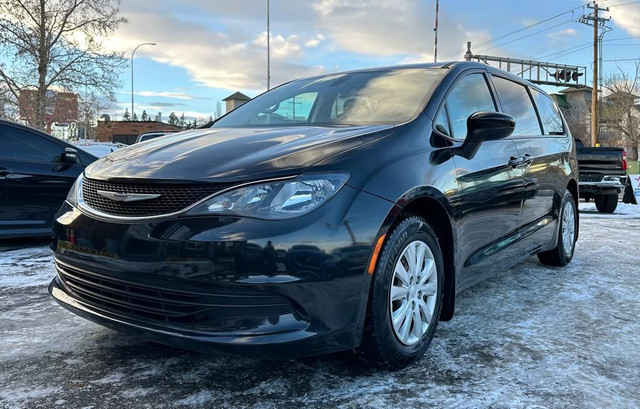 2017 Chrysler Pacifica LX in Cars & Trucks in Calgary - Image 2