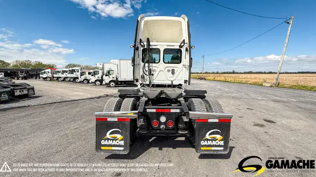 2017 FREIGHTLINER CASCADIA CA113DC DAY CAB in Heavy Trucks in Chilliwack - Image 14