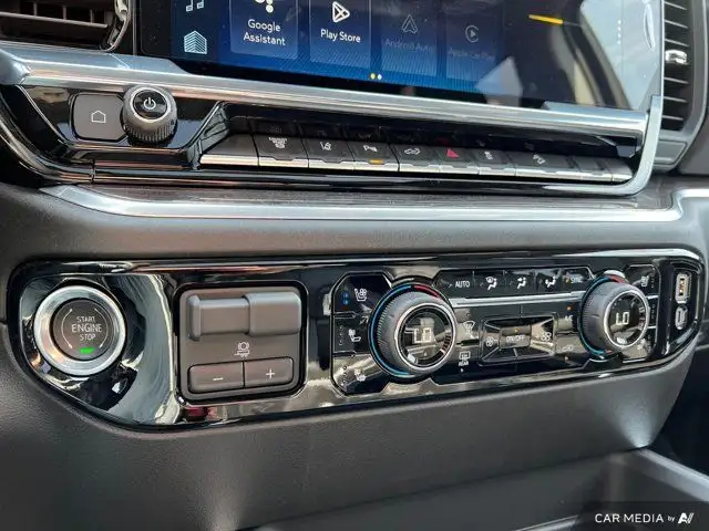 2025 Chevrolet Silverado 3500HD LTZ 4WD Crew Cab | 20IN FUEL dans Autos et camions dans Comté de Strathcona - Image 21