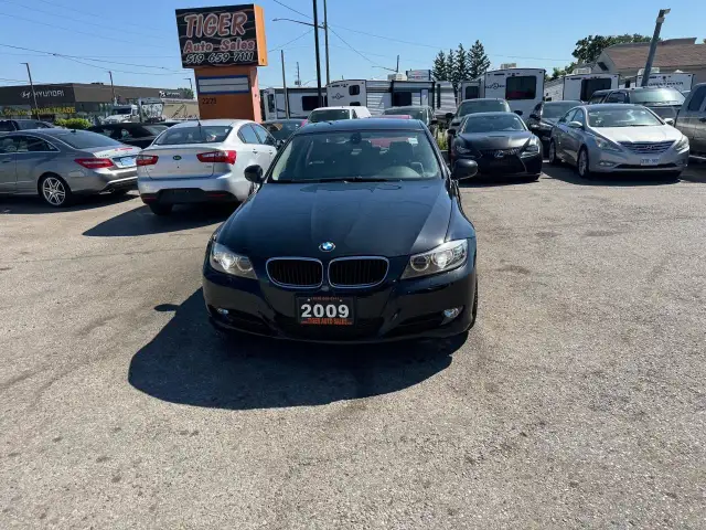 2009 BMW 3 Series 328i xDrive, AUTO, LOW KMS, ONLY 77,000KMS, CE dans Autos et camions dans London - Image 8