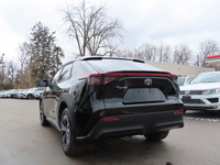 15,000KMS O N L Y - 100% CANADIAN VEHICLE Visit Our Website @ EliteLuxuryMotors.ca Please note that... (image 8)
