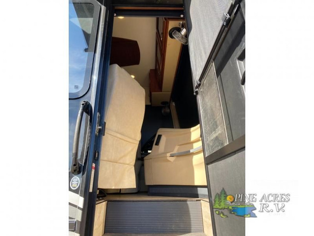2017 Newmar Ventana LE 3436 in RVs & Motorhomes in Moncton - Image 4