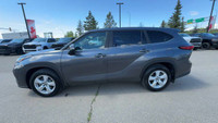 This Toyota Highlander is equipped with: Cloth Seats, Heated Front Seats, Power Adjustable Driver Se... (image 7)
