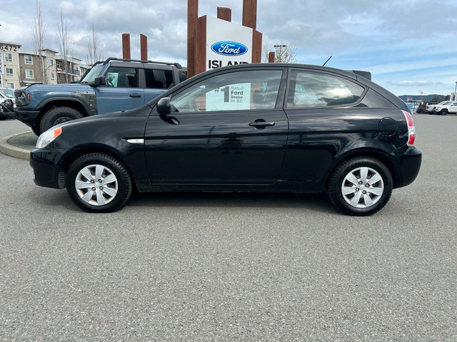 2010 Hyundai Accent 5 Speed Manual in Cars & Trucks in Cowichan Valley / Duncan - Image 2