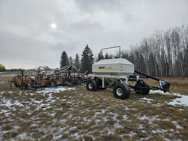 1987 Bourgault 32 Ft Cultivator with 3195-3 Series Air Tank 428- in Farming Equipment in Regina