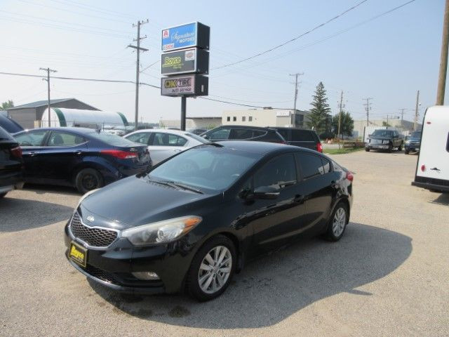 2014 Kia Forte XL Cloth Interior Heated Seats Fog Lights FWD in Cars & Trucks in Winnipeg
