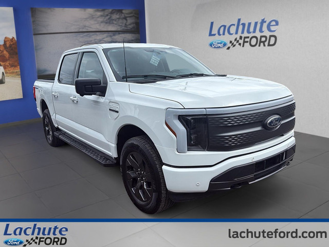 Ford F-150 Lightning XLT 4WD SuperCrew 5.5' Box 2023 à vendre in Cars & Trucks in Laurentides - Image 3