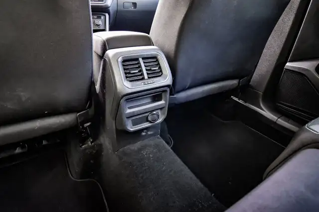2021 Volkswagen Tiguan Trendline 4MOTION • HEATED SEATS • CP/AA dans Autos et camions dans Ottawa - Image 32