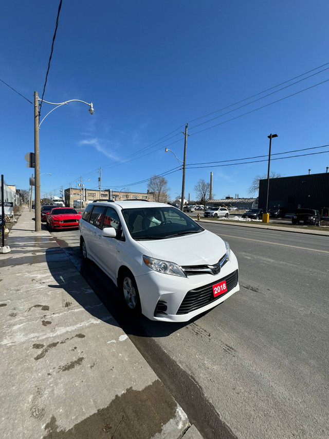 2018 Toyota Sienna LE AWD w/ NO ACCIDENT | SAFETY INCLUDED |  in Cars & Trucks in City of Toronto - Image 3