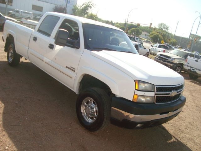 2007 Chevrolet Silverado 2500HD Classic 4x4 CREW CAB 4X4 DIESEL  in Cars & Trucks in Edmonton - Image 4