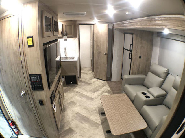 2022 Palomino SolAire Ultra Lite 242 RBS in Travel Trailers & Campers in Edmonton - Image 4