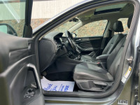 2019 VOLKSWAGEN JETTA HIGHLINE. 6 SPEED MANUAL TRANSSMISSION. GREY ON BLACK LEATHER INTERIOR. HEATED... (image 9)