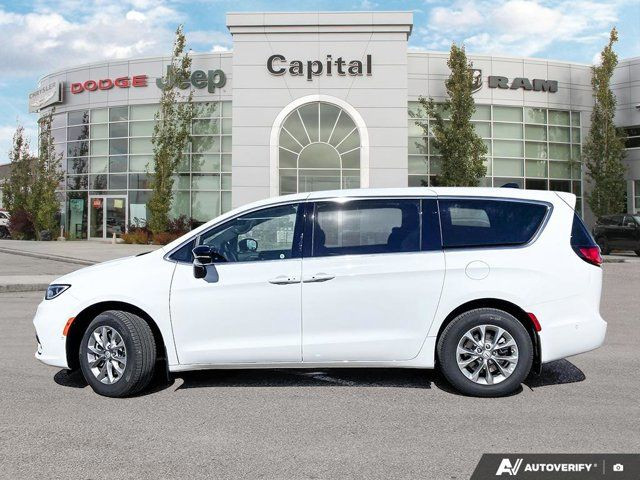 2025 Chrysler Pacifica Select | Parallel and Perpendicular Park in Cars & Trucks in Edmonton - Image 2