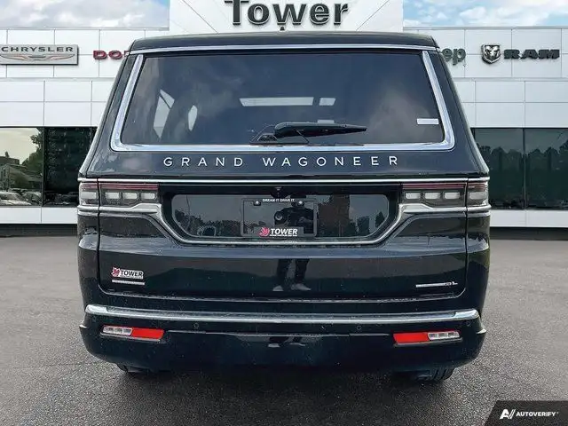 2023 Jeep Grand Wagoneer L Series II | Vented 1st and 2nd Row dans Autos et camions dans Calgary - Image 7