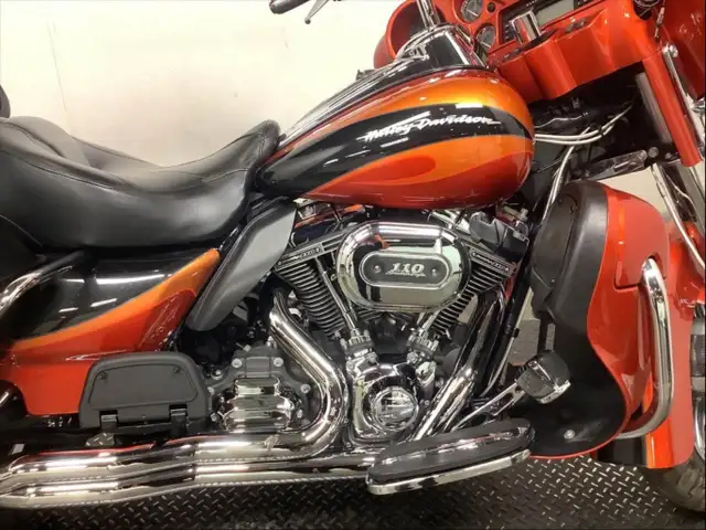 2013 Harley-Davidson FLHTCUSE8 CVO ULTRA CLASSIC in Street, Cruisers & Choppers in City of Toronto - Image 3