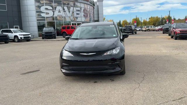 2024 Chrysler Grand Caravan SXT | Navigation | Apple CarPlay in Cars & Trucks in Edmonton - Image 3
