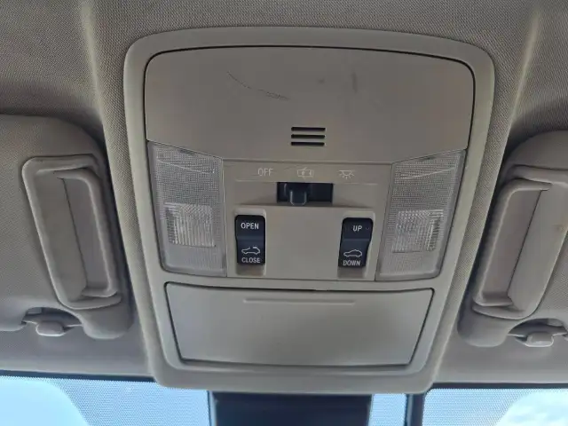 2017 Toyota RAV4 Hybrid in Cars & Trucks in Ottawa - Image 22