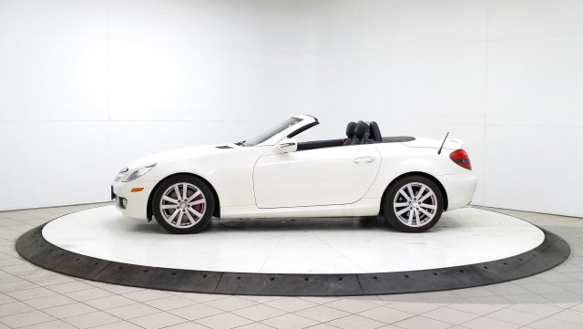 2011 Mercedes-Benz SLK-Class in Cars & Trucks in Lethbridge - Image 2