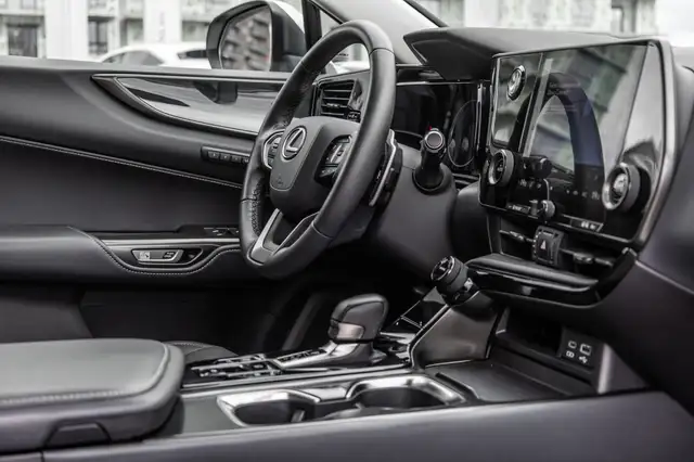 2022 Lexus NX NX 350h / camera / bluetooth / volant chauffant Bi in Cars & Trucks in Laval / North Shore - Image 39