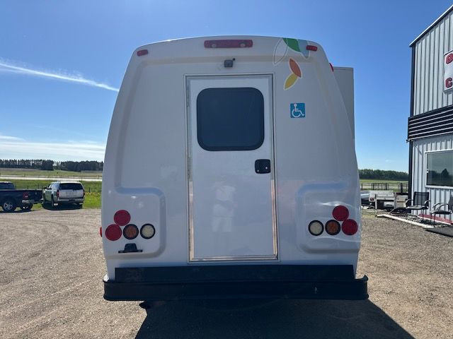 2013 Ford Econoline Commercial Cutaway 12 PASS BUS w/ W/CHAIR LI in Cars & Trucks in Red Deer - Image 4