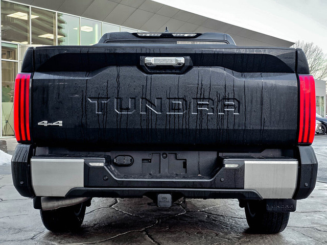  2023 Toyota Tundra 4x4 Crewmax Limited Hybrid dans Autos et camions  à Ville de Toronto - Image 3