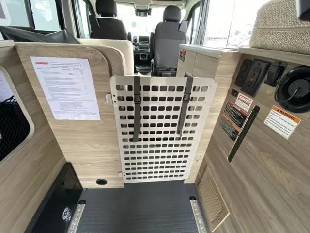 2024 Winnebago Solis Pocket 36A in RVs & Motorhomes in Abbotsford - Image 35