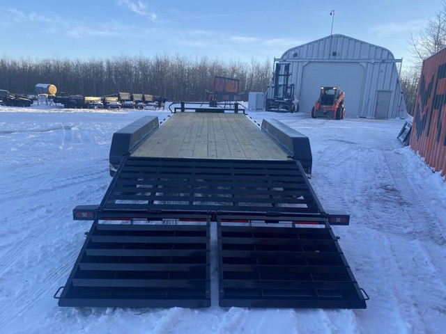 2024 Load Trail 102in. x 24' Equipment Hauler W/DRIVE OVER FENDE in Cargo & Utility Trailers in Strathcona County - Image 3