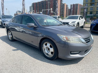 La Honda Accord Touring 2015 est une berline haut de gamme qui allie confort, performance et technol... (image 1)
