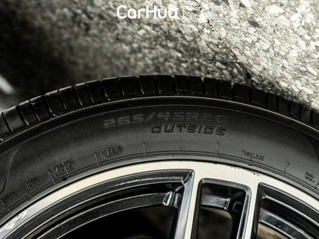 2021 Porsche Macan Panoroof Bose Audio Navi Heated & Vented in Cars & Trucks in City of Toronto - Image 2