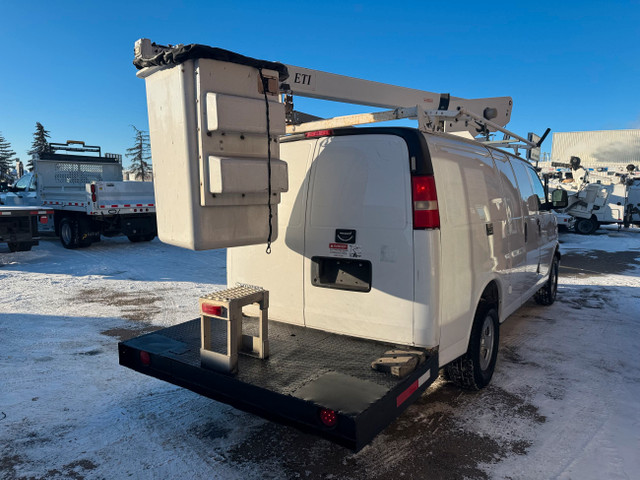 2008 Chevrolet Express 3500 Bucket Van 34 FT LOW KM! in Cars & Trucks in Calgary - Image 4