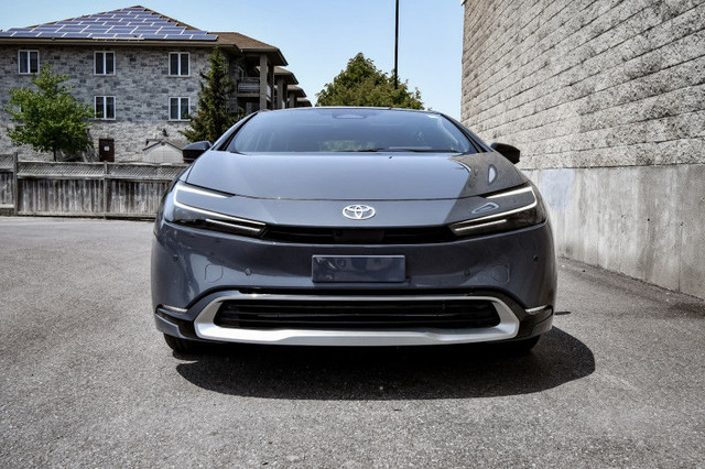 2024 Toyota Prius Prime XSE • HYBRID • SUNROOF • NAV • COOLED SE in Cars & Trucks in Ottawa - Image 4