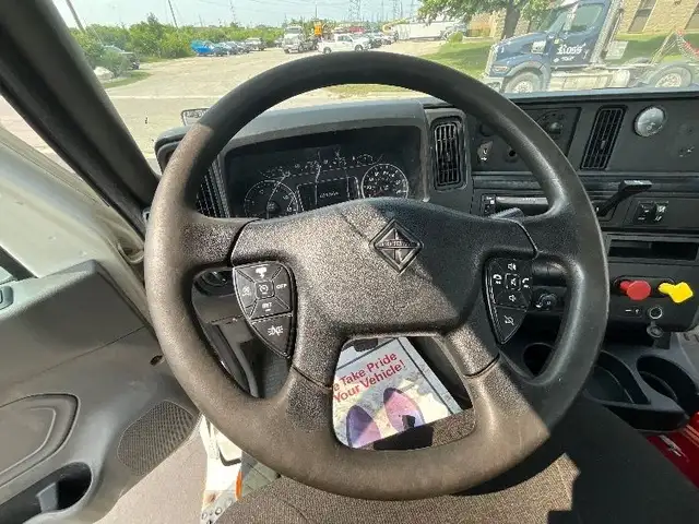 2019 International LT625 in Heavy Trucks in Mississauga / Peel Region - Image 12
