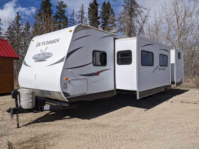 2013 Dutchmen 33 Ft T/A Travel Trailer in Travel Trailers & Campers in Edmonton