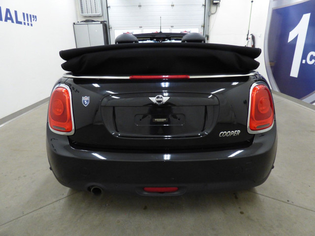 2018 MINI COOPER CONVERTIBLE, MANUELLE, CUIR, JAMAIS ACCIDENTÉ!! in Cars & Trucks in City of Montréal - Image 4