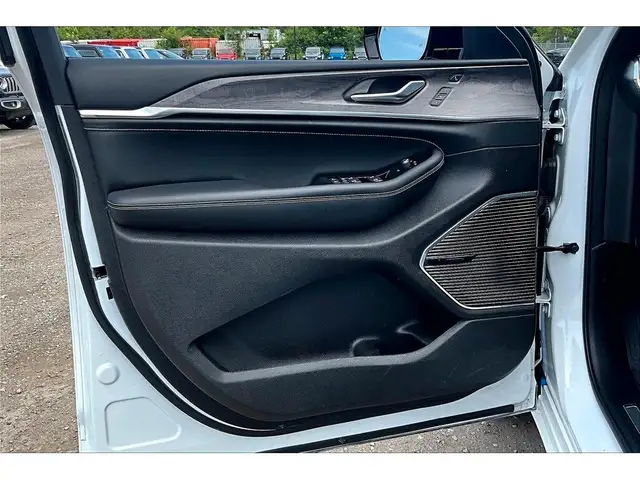 2023 Jeep Grand Cherokee L Overland 4x4 | Massage Seats | McInto in Cars & Trucks in Mississauga / Peel Region - Image 19