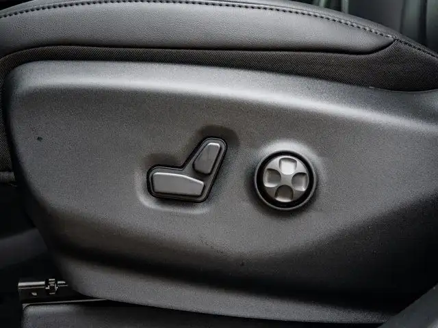 2025 Chrysler Pacifica Select in Cars & Trucks in Barrie - Image 19