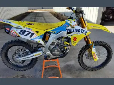 IGNITE YOUR PASSION FOR RIDING WITH THE YAMAHA YZ 250R. PAYMENTS ONLY $79 BI-WEEKLY OAC!! APPLY TODA...
