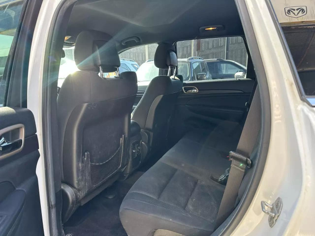 2014 JEEP Grand Cherokee Laredo / V6 3.6 / AWD / PUSH START in Cars & Trucks in City of Montréal - Image 4
