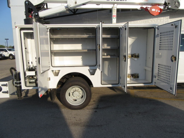 2021 Ford F-550 DIESEL CREW 4X4 WITH NEW SERVICE / UTILITY BODY in Cars & Trucks in Oakville / Halton Region - Image 3