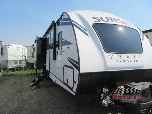 2021 CrossRoads RV Sunset Trail 285CK in Travel Trailers & Campers in Grande Prairie