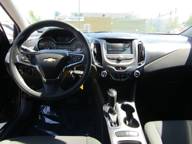 2017 Chevrolet Cruze LT w-1SD Sdn 1.4L B.CAMERA/HEATED SEATS in Cars & Trucks in Calgary - Image 2