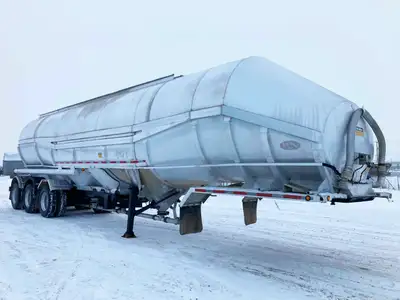 1997 Bedard 1500 Cubic ft / Dry Bulk / Pneumatic Tank Trailer Air Ride Tires 11R 24.5 Steel Wheels A...